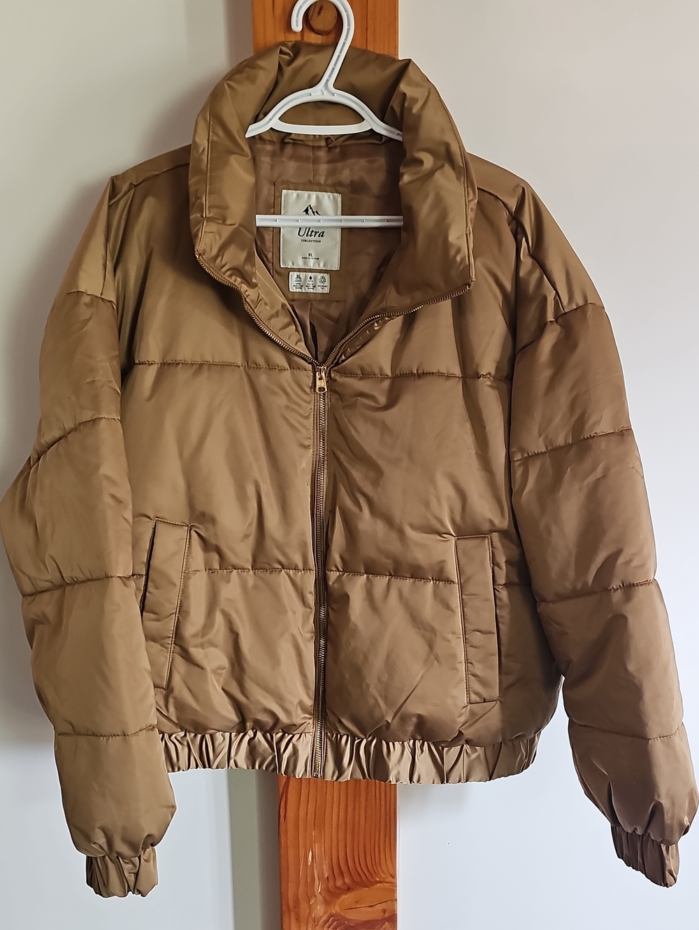 Abercrombie & Fitch Women's Tan Cropped Puffer Jacket